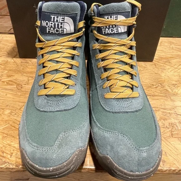 Brand new unworn in box The North Face water proof Berkeley boot. Only size 13 - Picture 2 of 6